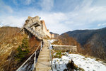 Sky4Fly.pl_Z_glowa_w_chmurach-Poienari-Rumunia500.jpg Sky4Fly.pl_Z_glowa_w_chmurach-Poienari-Rumunia500.jpg