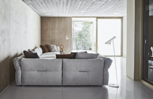 7 Mood-Design_Flexform_sofa_New_Bridge Design sofy , który zbliża